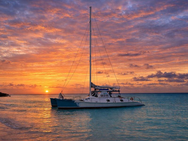 Grace Bay Catamaran Tour: 4 Hours of Sailing & Snorkeling